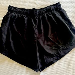 Women’s lined athletic shorts